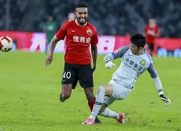 包含国安传射建功，波尔图新星横空出世，场边球探频频记笔记的词条
