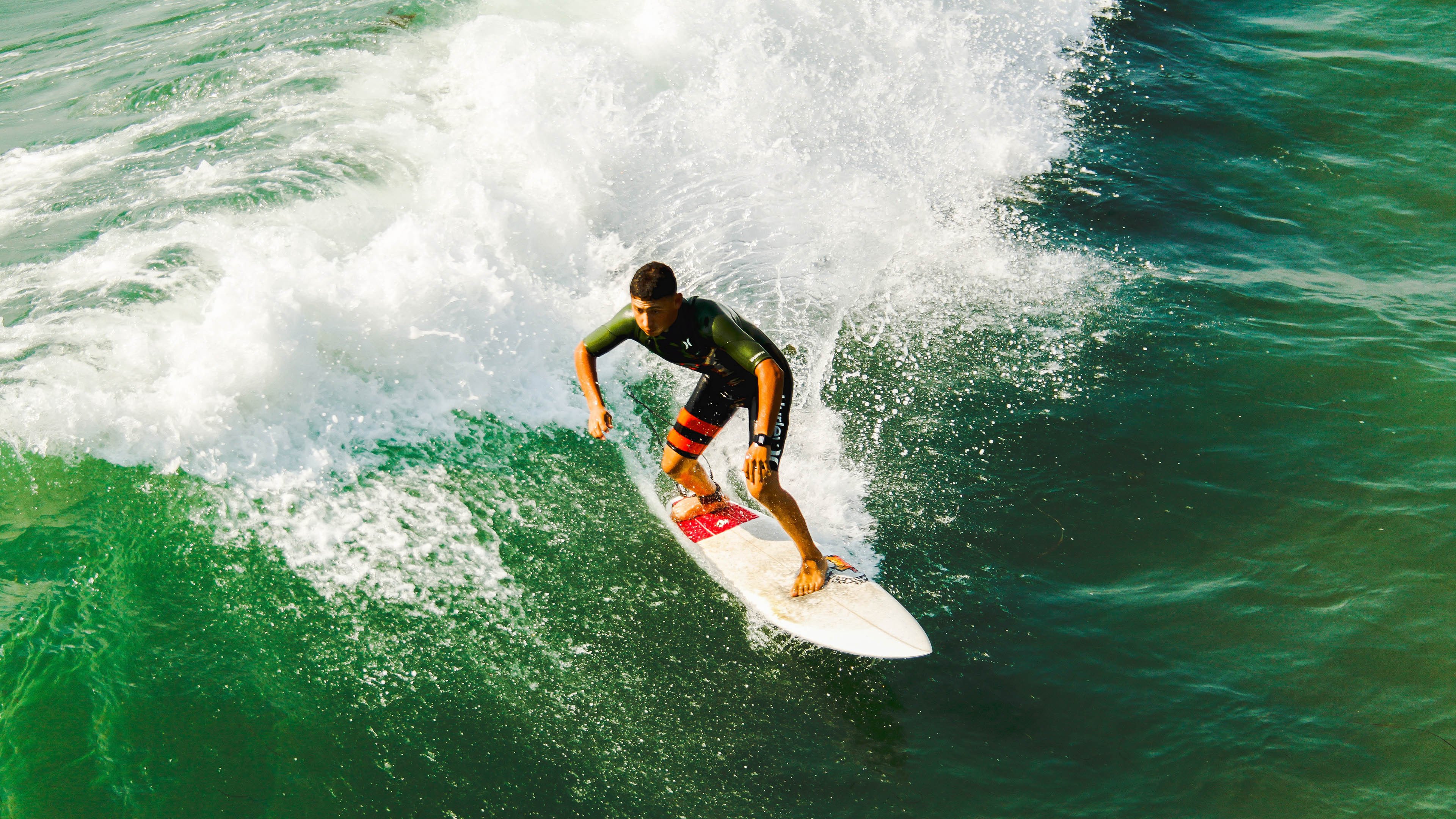 田径赛场焦点！意大利队对阵西班牙队，强强对话引爆全球球迷关注
