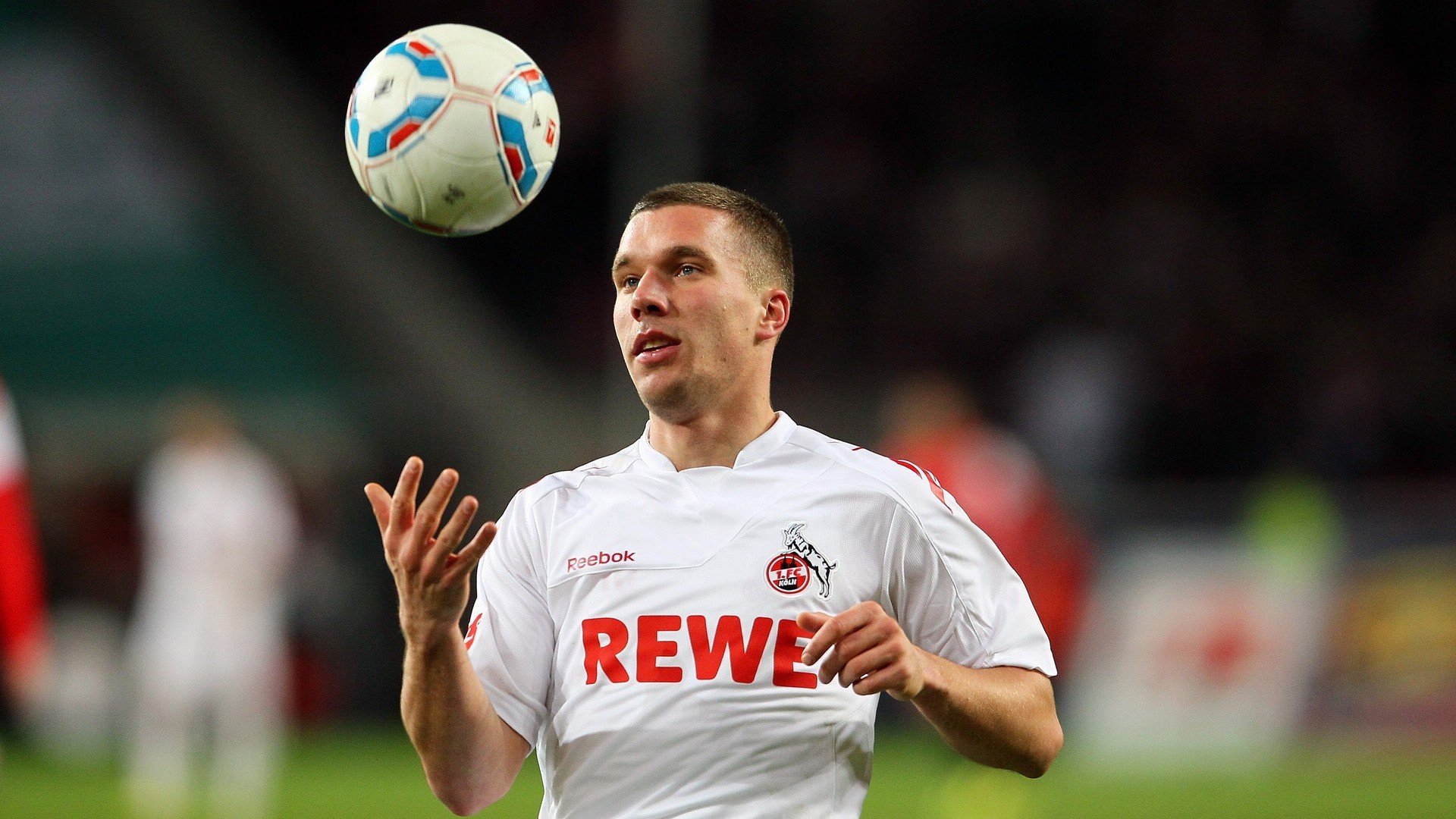 德罗巴回归赛场，问鼎冠军首场状态亮眼，湖人观众沸腾！