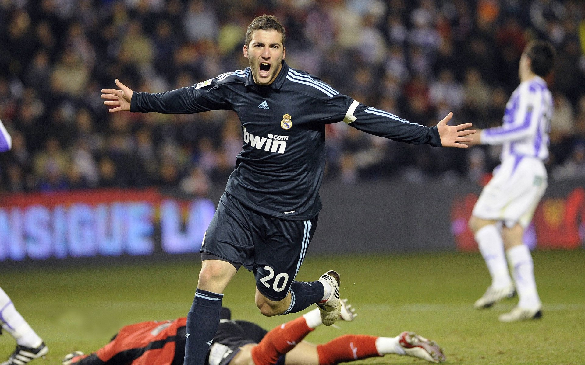 德罗巴连续十场比赛得分超过高光表现，美国队挑战极限！